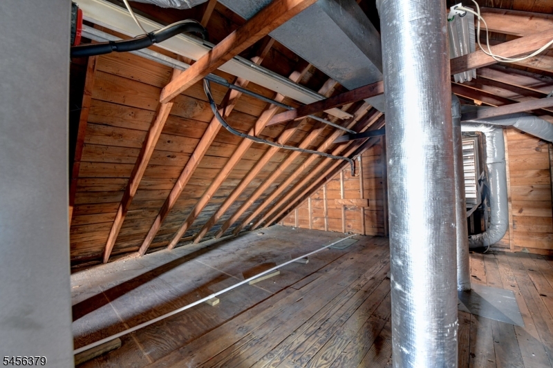 2758 Larchmont Rd Property Photo 33