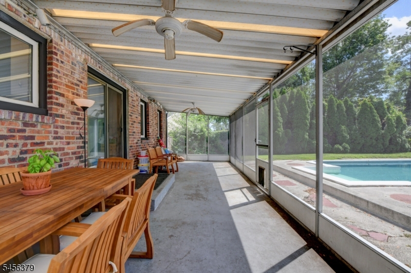 2758 Larchmont Rd Property Photo 36