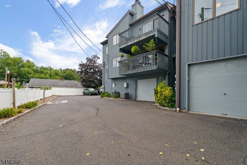 555 Riverside Ave 12 Property Photo 2
