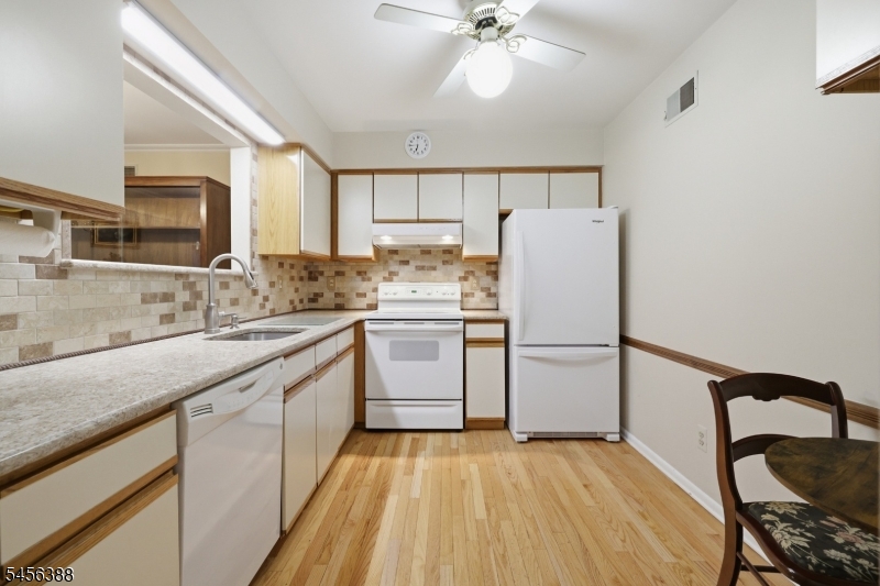 10 Oriole Ter Property Photo 8