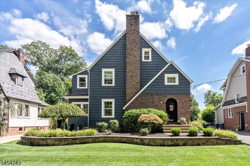 8 Doering Way Property Photo 1