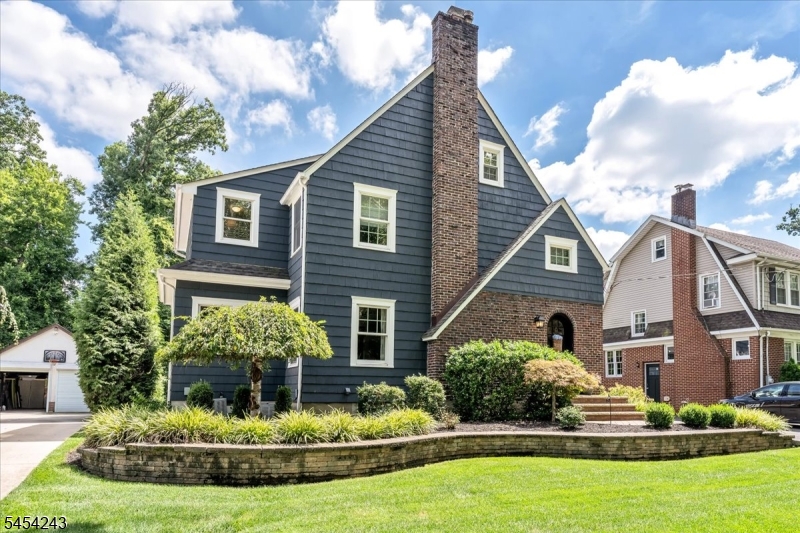 8 Doering Way Property Photo 3