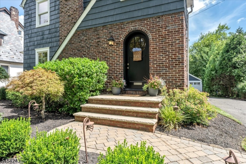 8 Doering Way Property Photo 4