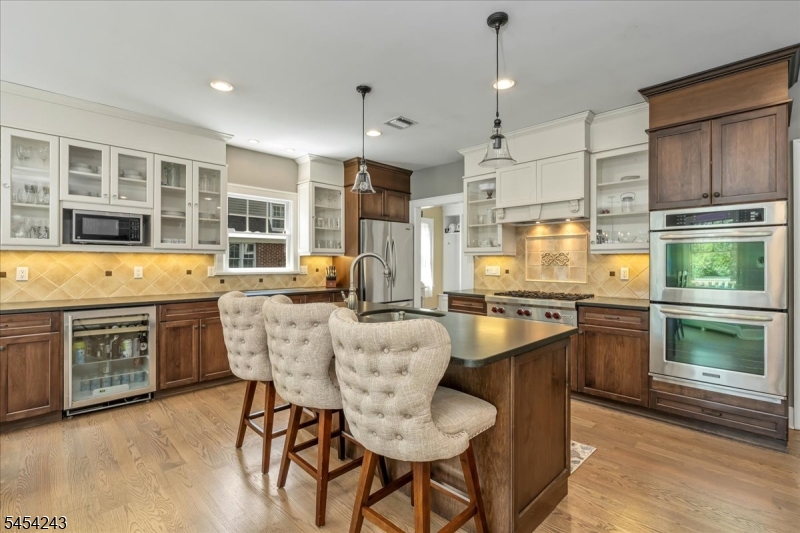 8 Doering Way Property Photo 9