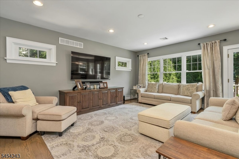 8 Doering Way Property Photo 14