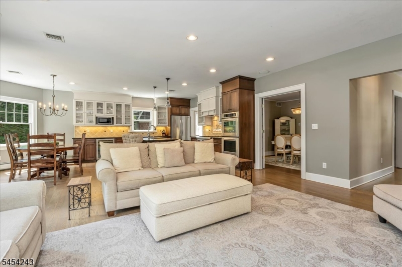 8 Doering Way Property Photo 17