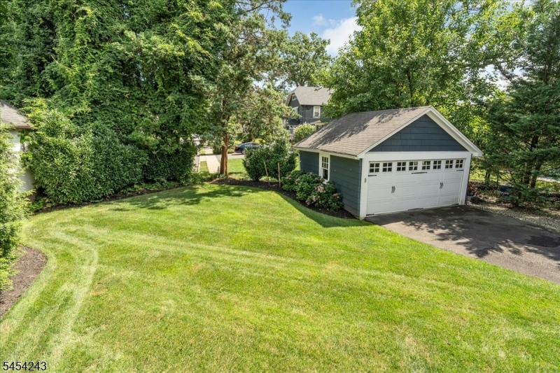 8 Doering Way Property Photo 35