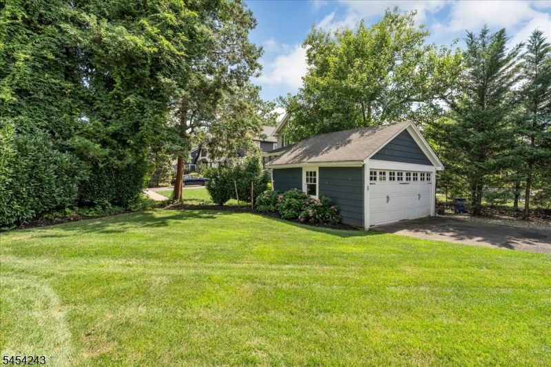 8 Doering Way Property Photo 37