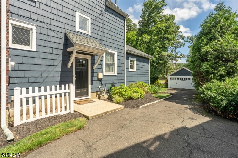 8 Doering Way Property Photo 39