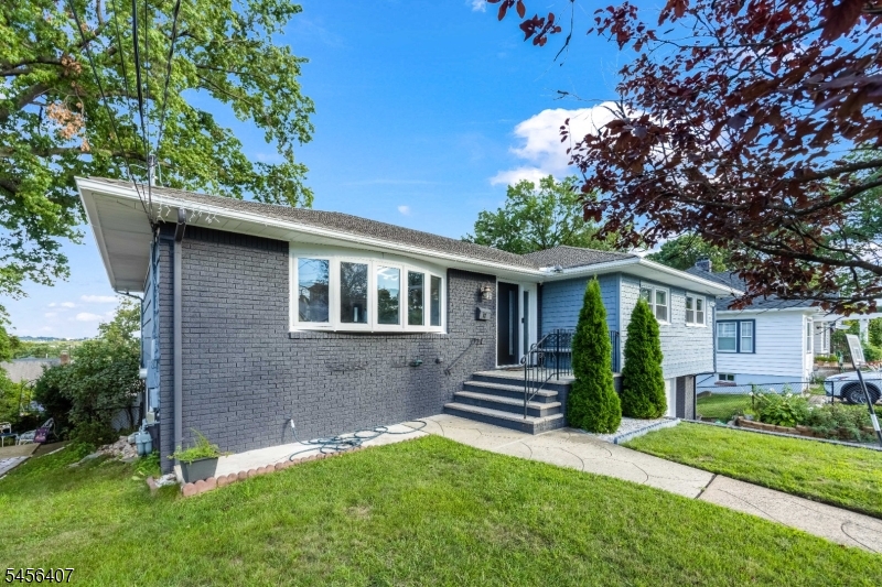 12 Lois Ave Property Photo 1