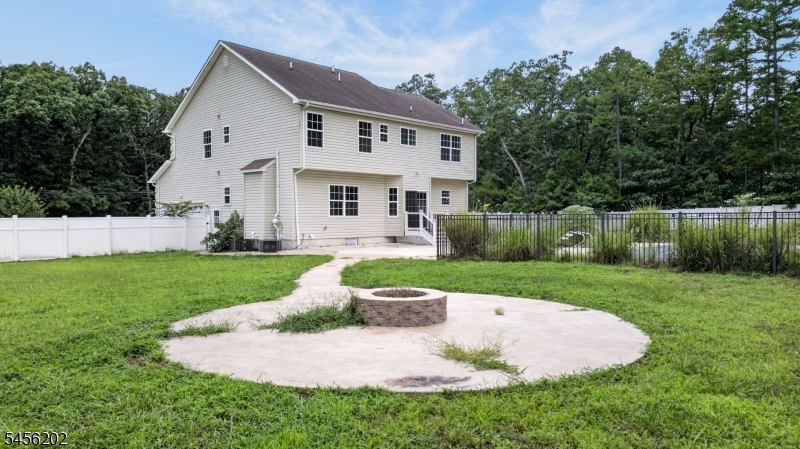 893 Lakehurst Ave Property Photo 44