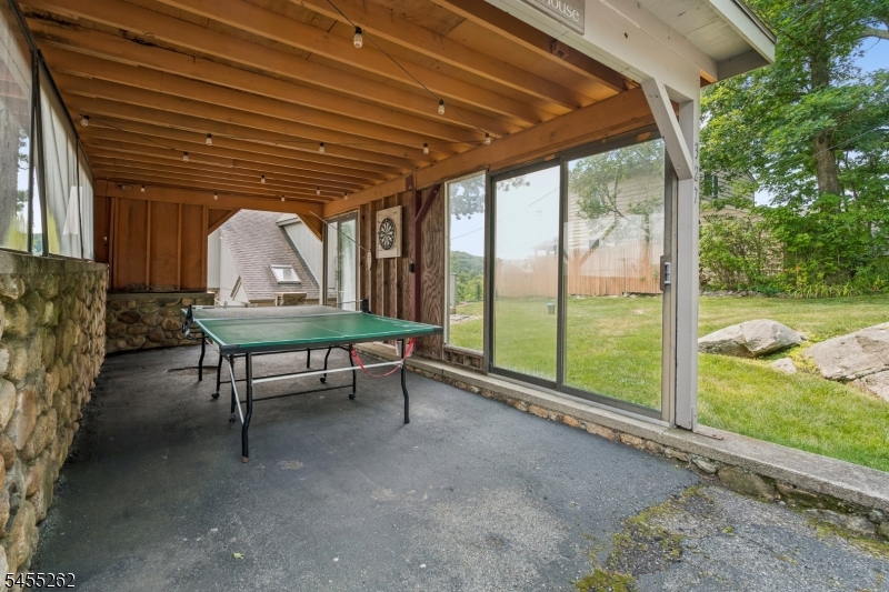 327 Squaw Trl Property Photo 33