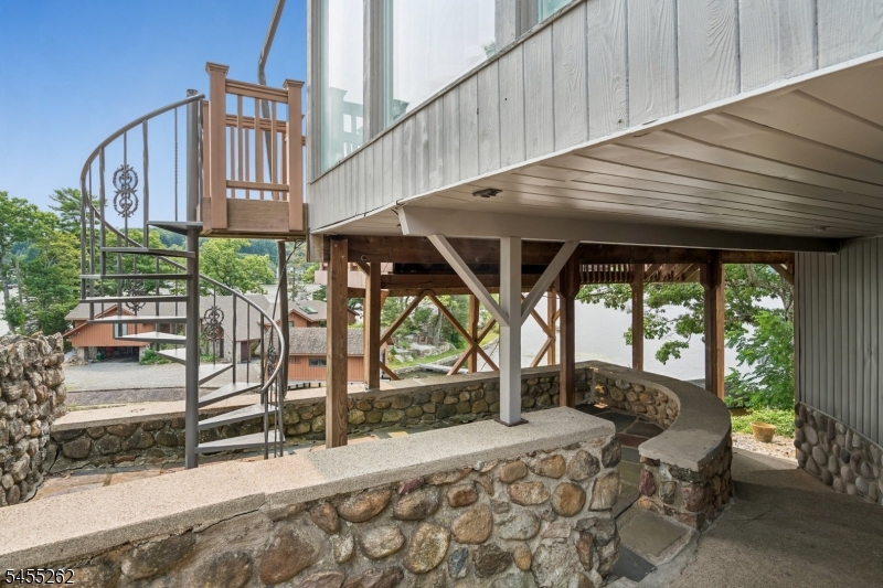 327 Squaw Trl Property Photo 34