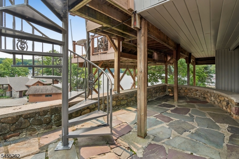 327 Squaw Trl Property Photo 35