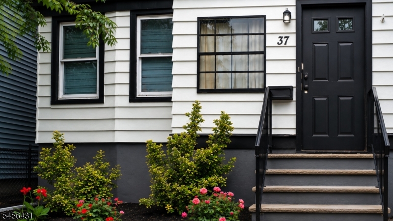 37 Prospect St Property Photo 2