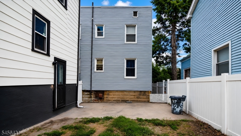 37 Prospect St Property Photo 19