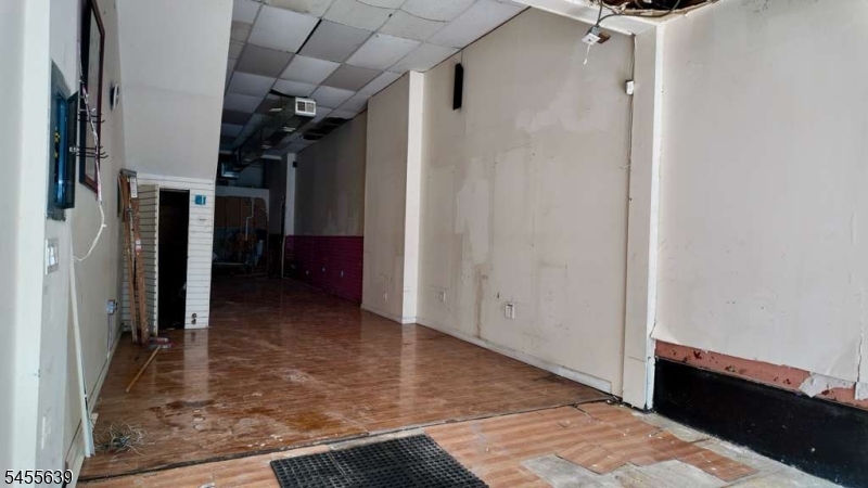 88 Main St Property Photo 4