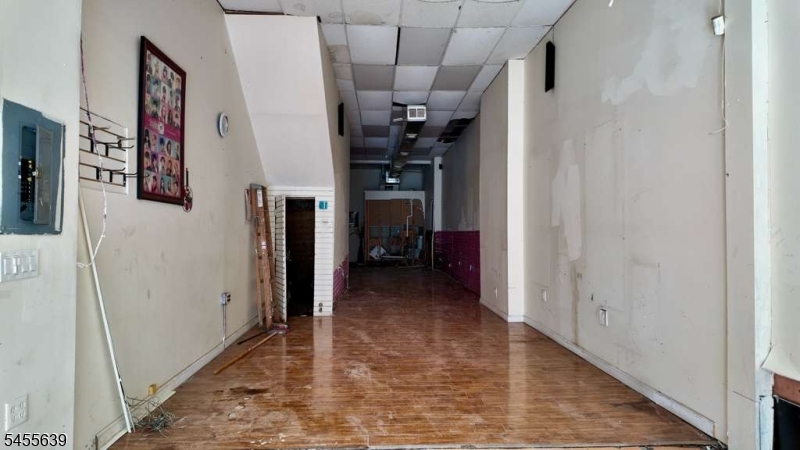 88 Main St Property Photo 5