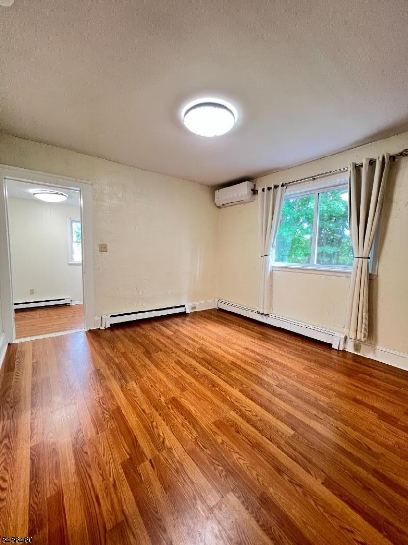 285 Rutherford Ave Property Photo 4