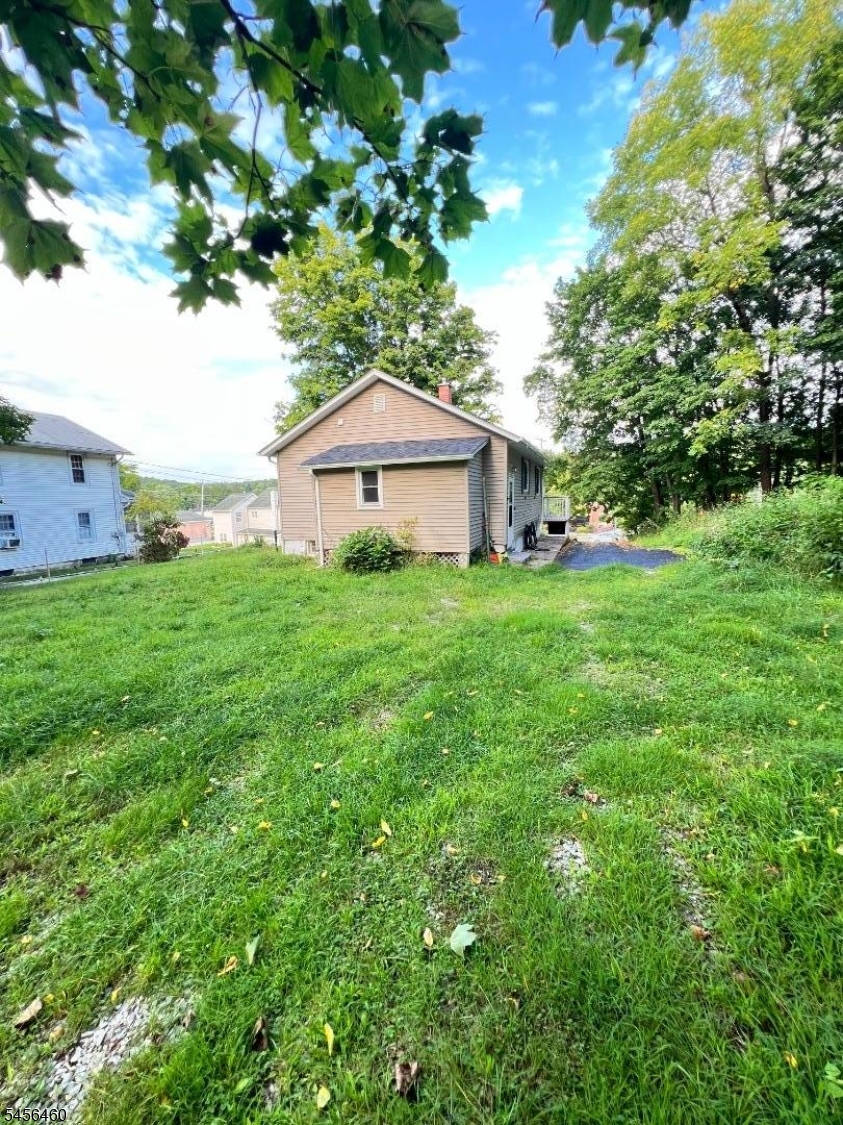 285 Rutherford Ave Property Photo 15