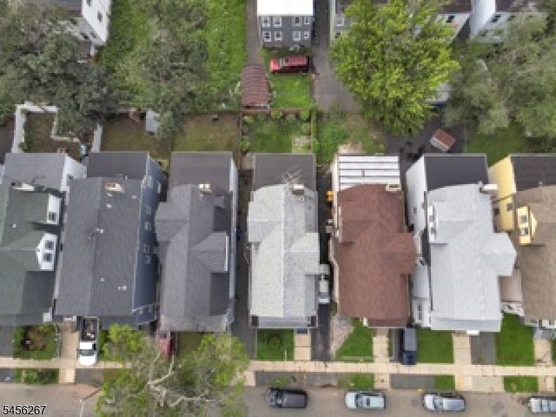233 S Clinton St Property Photo 5