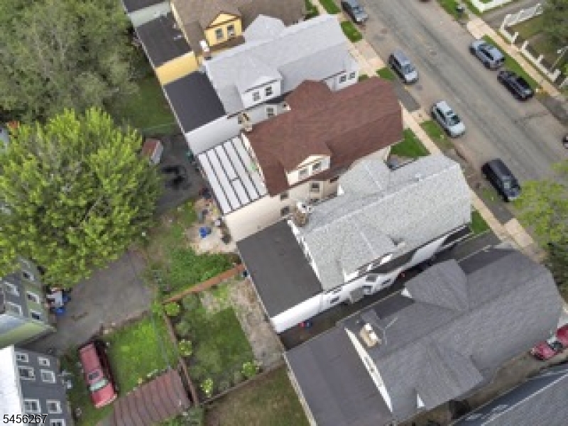 233 S Clinton St Property Photo 6