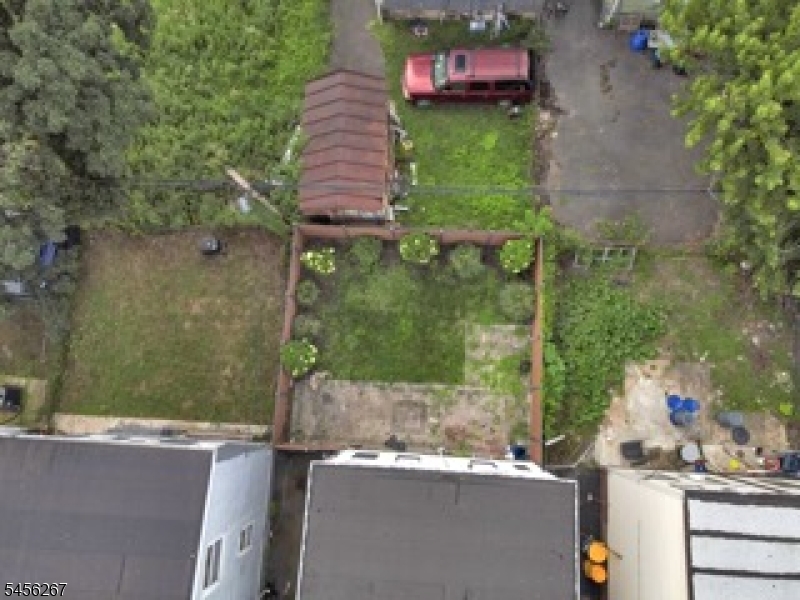 233 S Clinton St Property Photo 8