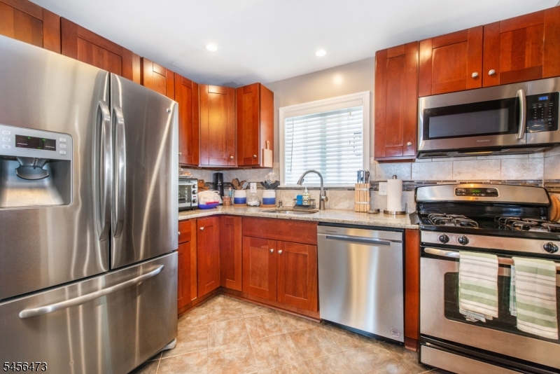 24 Lennon Pl Property Photo 8