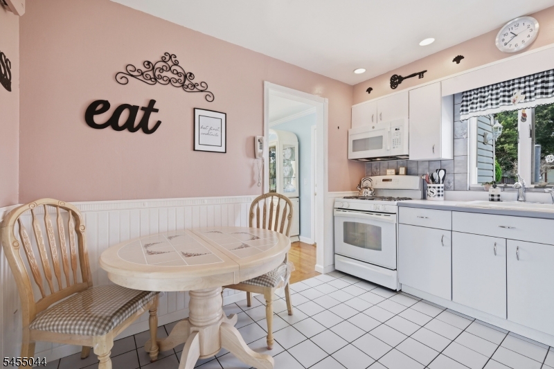 381 Carteret Ave Property Photo 19