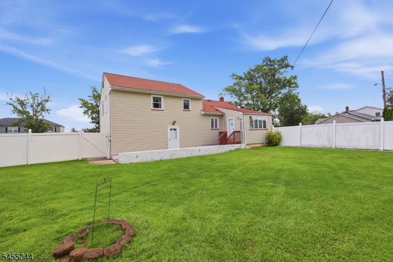 381 Carteret Ave Property Photo 44