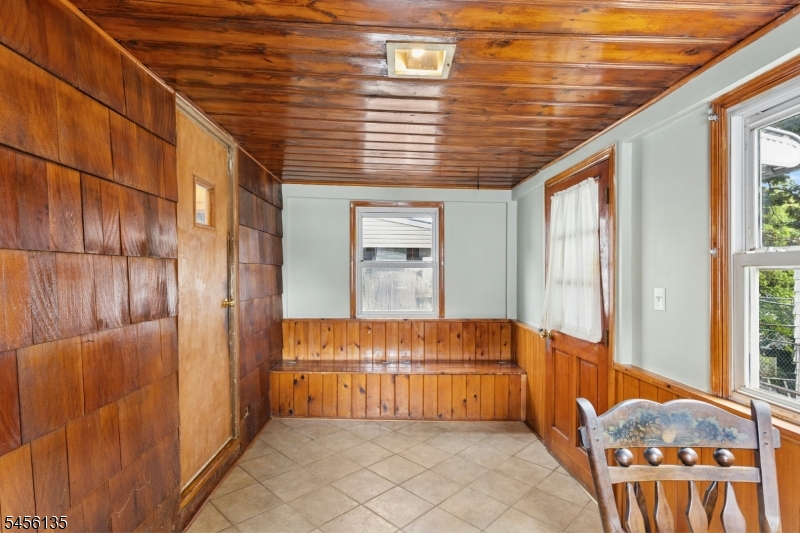 827 Pine St Property Photo 9