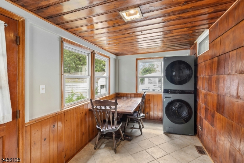 827 Pine St Property Photo 10
