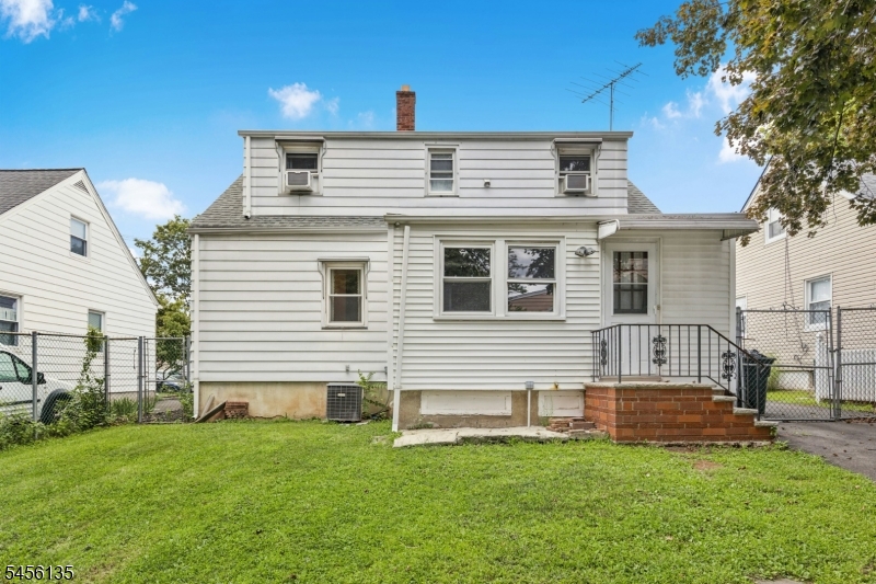 827 Pine St Property Photo 23