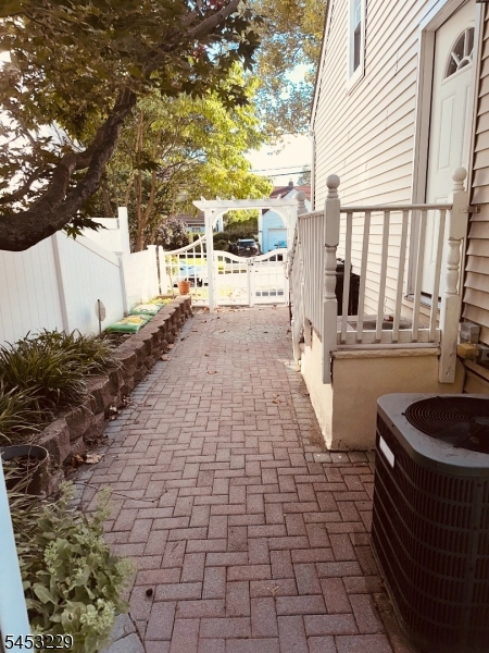 26 Hetherington Rd Property Photo 17