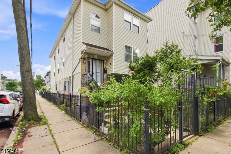 64 Fabyan Pl 2 Property Photo 1