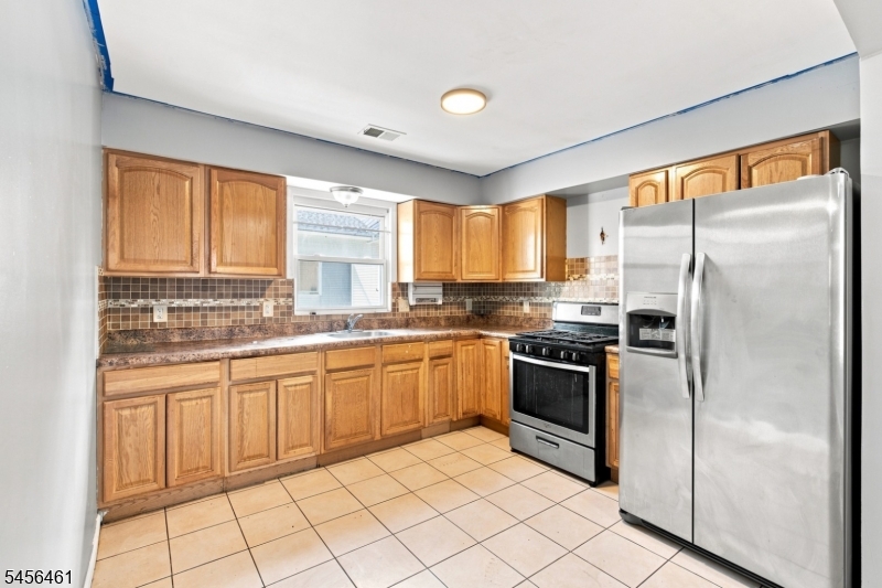 64 Fabyan Pl 2 Property Photo 5