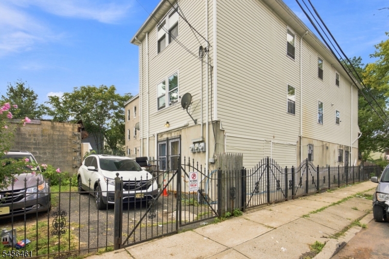 64 Fabyan Pl 2 Property Photo 33
