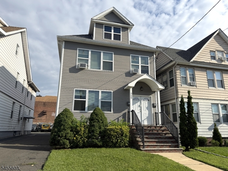 715 Jersey Ave Property Photo 1