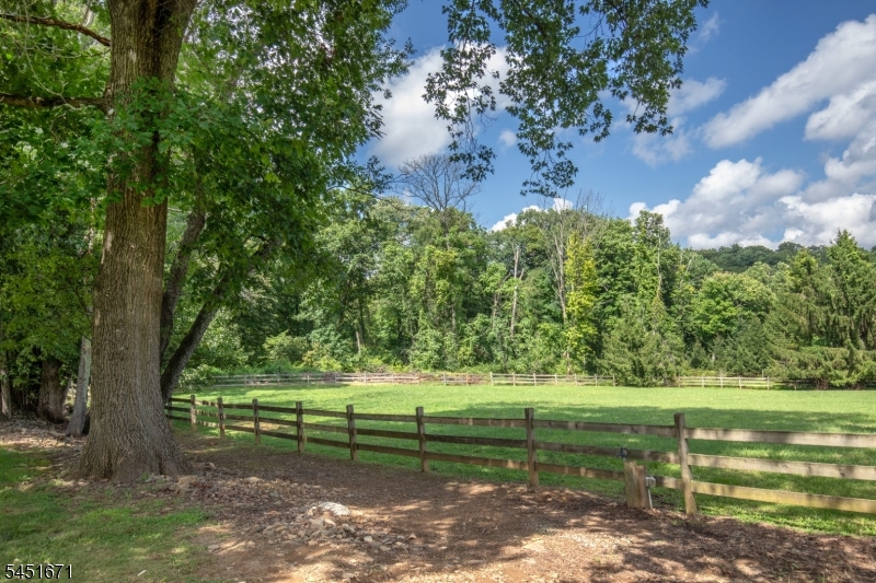 5 Scarlet Oak Rd Property Photo 12