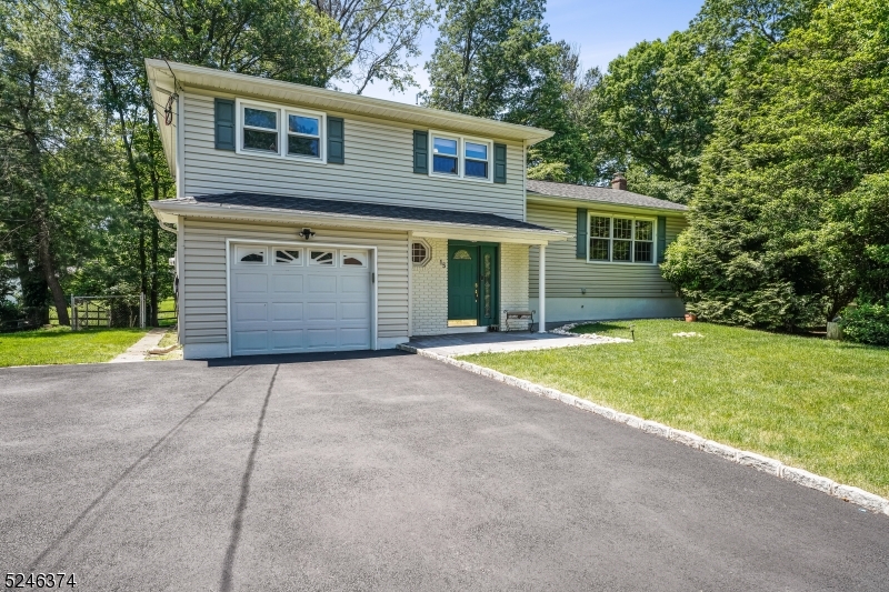 15 Mansfield Ct Property Photo 1