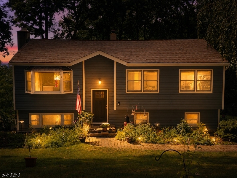 11 Hillsdale Dr Property Photo 1