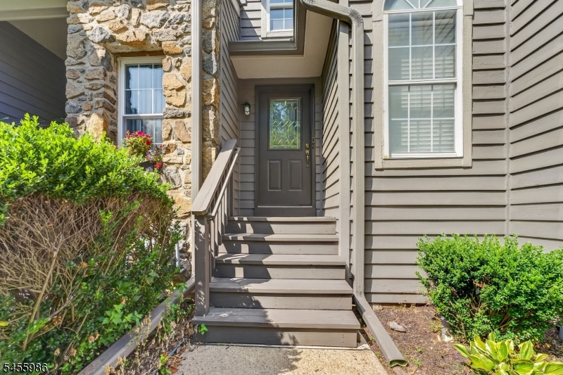 46 Haverhill Ct Property Photo 1