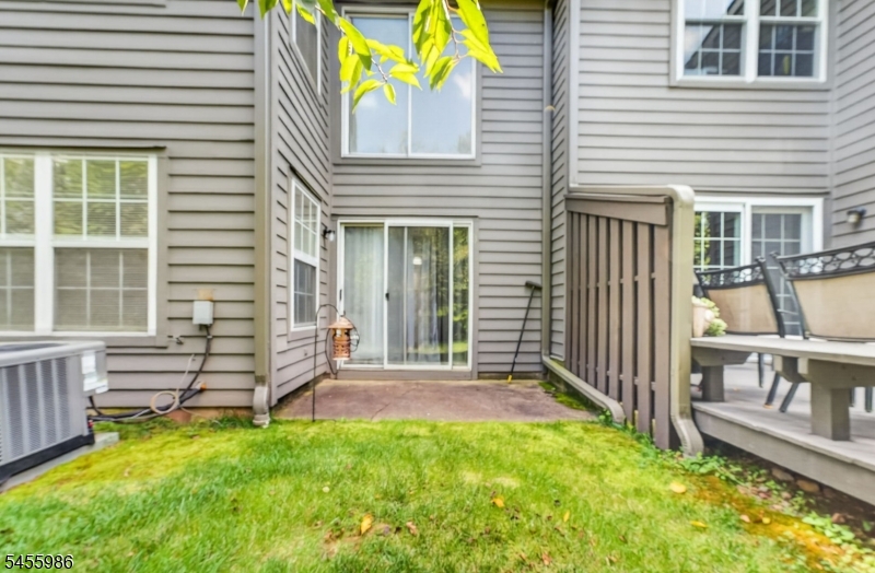 46 Haverhill Ct Property Photo 3