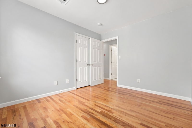 544 Bond St Property Photo 19