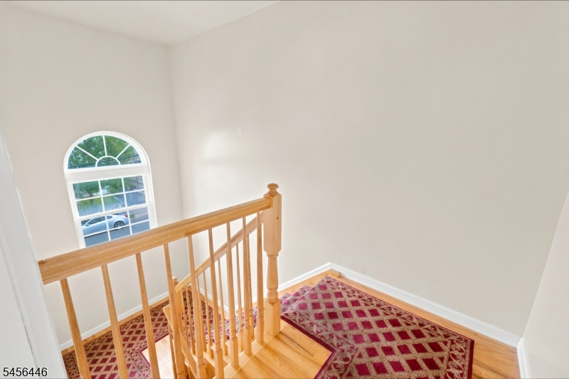 544 Bond St Property Photo 25