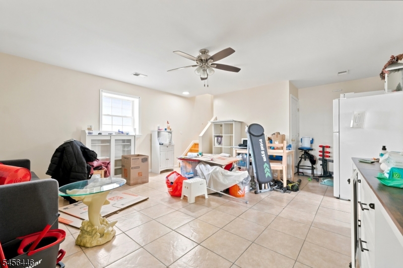 544 Bond St Property Photo 30