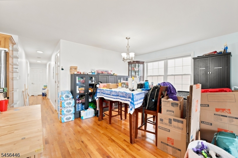 544 Bond St Property Photo 33