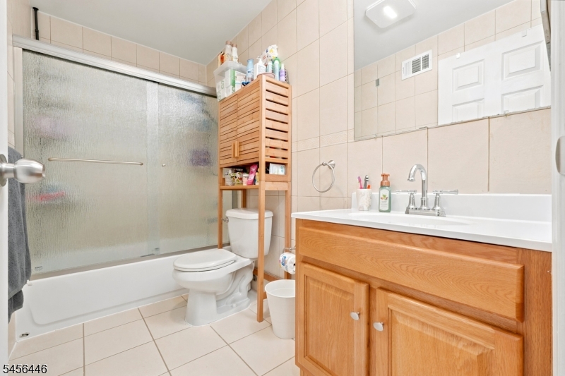 544 Bond St Property Photo 34