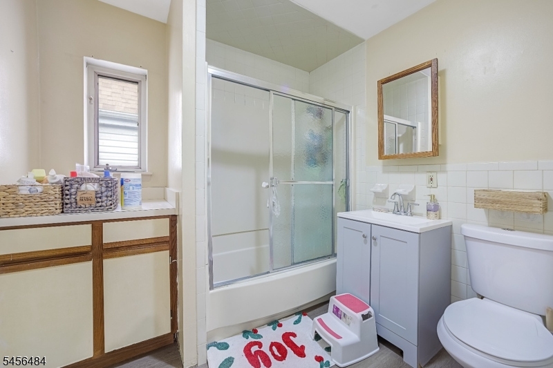 353 Marshall St 3a Property Photo 11