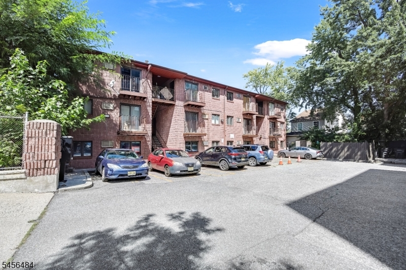 353 Marshall St 3a Property Photo 12